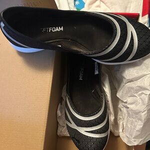 Women's Black and White Flats